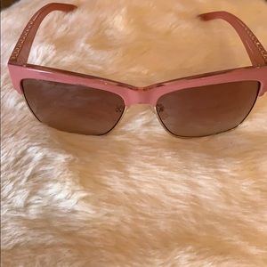 Guess vintage style glasses